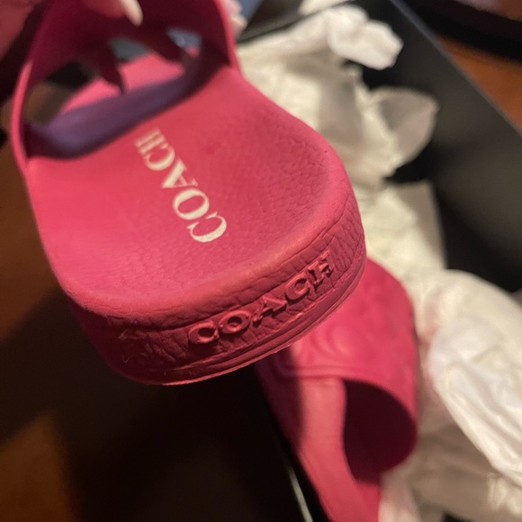 purple / pink coach slides - Picture 3 of 4